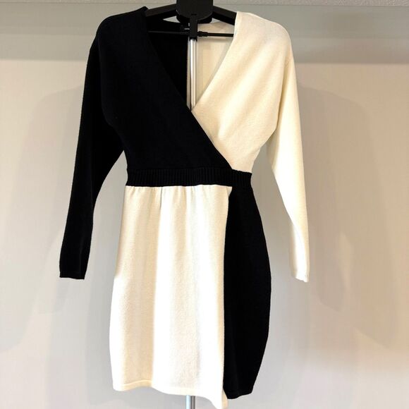 Express Colorblock Black/Ivory Bodycon Sweater Dress With 3/4 Sleeves Size Small - Picture 2 of 10